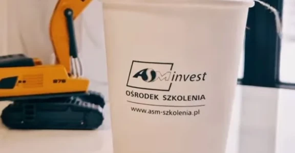 Kursik z przymrużeniem oka