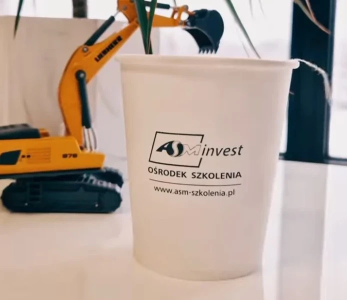 Kursik z przymrużeniem oka